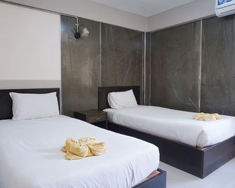 Puangpech Hotel - Lampang - Habitación