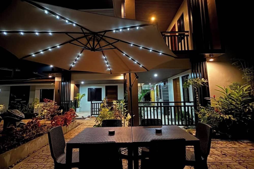 Tiwi's Travellers Inn - Solar Powered, Starlink, Scooter Rental, Palawan Tours - Puerto Princesa - Patio