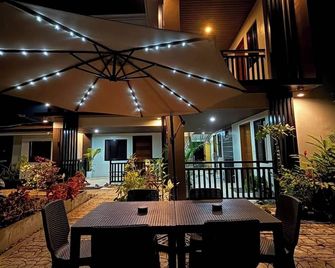 Tiwi's Travellers Inn - Solar Powered, Starlink, Scooter Rental, Palawan Tours - Puerto Princesa - Patio