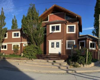 Hostel Los Pioneros - El Calafate - Κτίριο