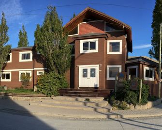 Hostel Los Pioneros - אל קאלאפטה - בניין