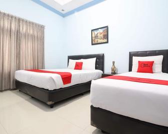 RedDoorz Plus @ Timoho - Yogyakarta - Habitación