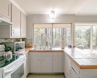 Parkhill Place- Mins from University of South AL - Mobile - Küche