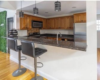 Welcome in this charming one bedroom apartment located in Westwood. WorldCup2026 - Westwood - Kitchen