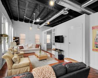 Historic Germantown 1br Loft - فيلادلفيا - غرفة معيشة