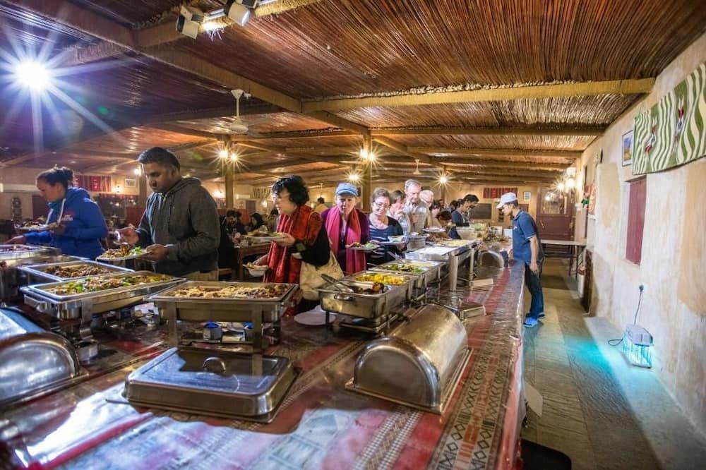 Arabian Oryx Camp - Al Wāşil - Buffet