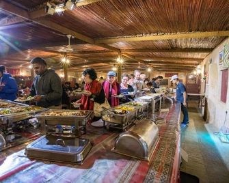 Arabian Oryx Camp - Al Wāşil - Buffet