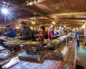 Arabian Oryx Camp - Al Wāşil - Buffet