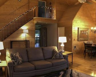 Ocean Breeze Oasis Gold Beach! - Gold Beach - Sala de estar