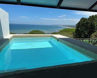 Akua Suites Ocean View - Tárcoles - Piscina