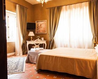 Hotel Villa Dorata - Ragalna - Habitación