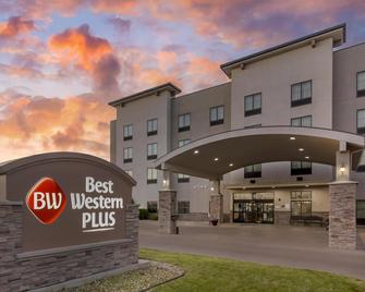 Best Western Plus Williston Hotel & Suites - Williston - Budova