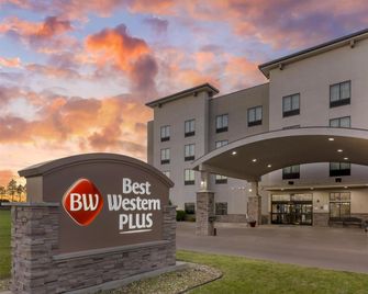 Best Western Plus Williston Hotel & Suites - Williston - Bygning