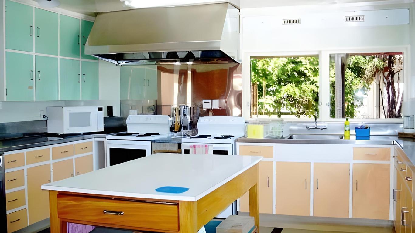 A Plus Backpackers Lodge