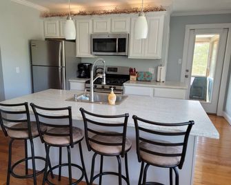 Modern Condo #3! - Ellsworth - Cucina