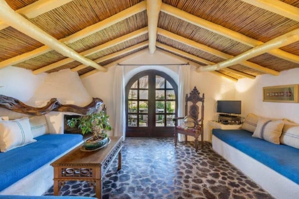 Charming Cottage Il Glicine a San Pantaleo - San Pantaleo - Living room