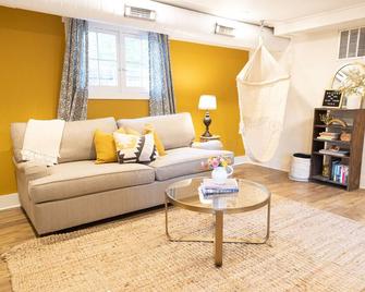 Charming Home-Modern Comforts & Style-300+ Reviews - Denver - Sala de estar