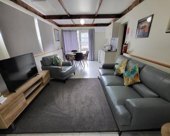 Barnes Street Bnb - Timaru - Living room