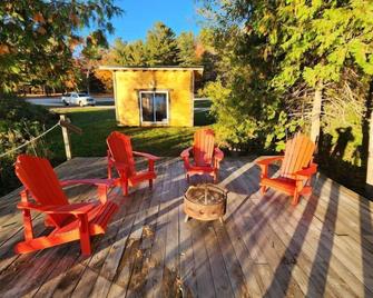 Stoco Lake Lodge - Tweed - Patio
