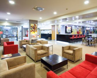 Holiday Inn Express Lisbon - Oeiras By IHG - Oeiras - Lobby