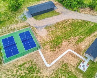 Follies Cottage, Pickleball Court, Creek, Wifi, Mountain Views, Starting At 79' - Cosby
