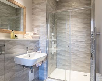 Haymarket Apartments - Edinburgh - Bathroom