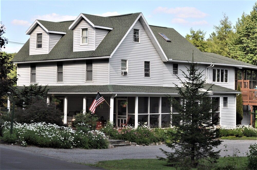 Eagles Mere Lodging Perfect for Two People - Across from Outlet Pond