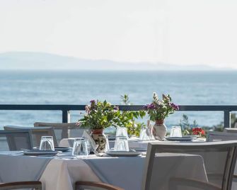 Delfinia Hotel & Bungalows - Míthymna - Plage