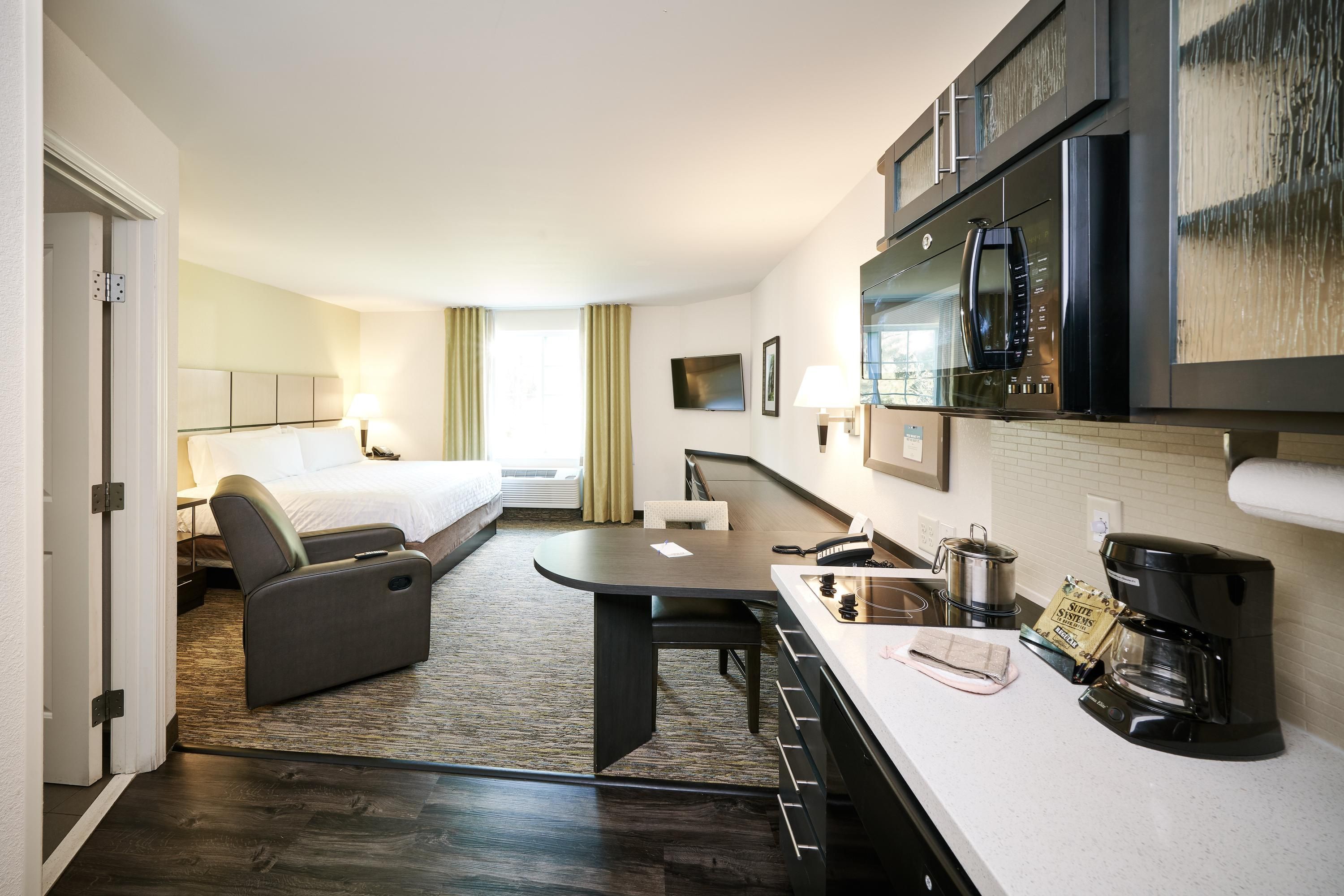Candlewood Suites Santa Maria By IHG - Santa Maria - Kitchen