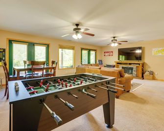 Beautiful Smoky Mountain Chalet with Game Room! - Murphy