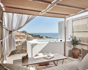 Volcano Luxury Suites Milos - Adults Only - Paleochori - Balcony