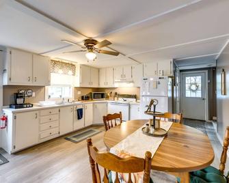 Cozy Vermont Escape - Patio, Lake and Mountain Views - Barton - Cocina