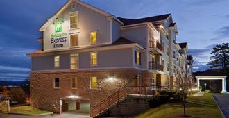 Holiday Inn Express Hotel & Suites White River Junction, An IHG Hotel - White River Junction - Gebäude