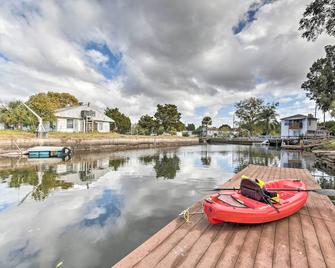 Serene Hudson Home on Canal with Direct Gulf Access - Hudson - Piscina