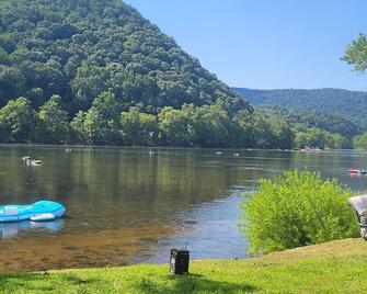 Cozy Camper in Christiansburg - Christiansburg - Outdoors view