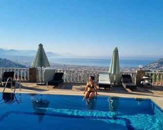 Cozy villa with beautiful view near Alanya center - Alanya - Pool