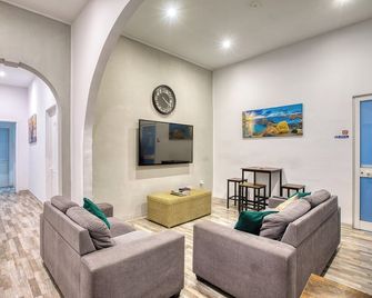 Bookarest Hostel Malta - San Ġiljan