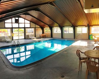 Adirondack Efficiencies - Watertown - Pool