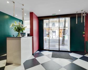 Hotel B Square - Paris - Front desk
