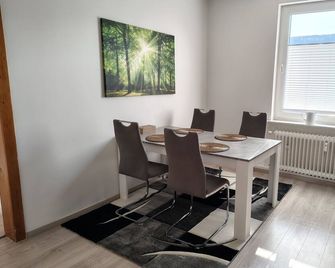 Ferien In Der Lindenstrasse - Hessisch Oldendorf - Essbereich