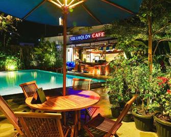 Atsari Hotel Parapat - Parapat - Pool