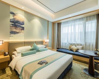Century Runhua Hotel - Ťi-nan - Ložnice