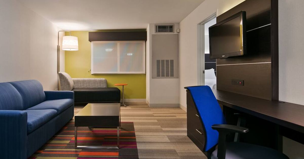 Holiday Inn Express & Suites Burlington à partir de 112 €. Hôtels à