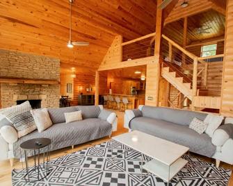 Waterfront Luxury Getaway - Linden - Sala de estar