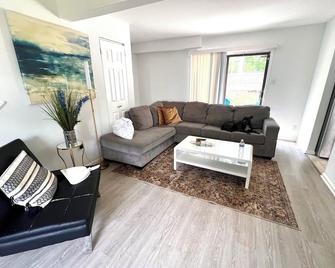 Cozy Cute house in Sicklerville. Minutes to Philly downtown and Philly Airport. - Sicklerville - Sala de estar