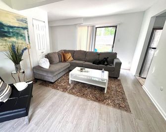 Cozy Cute house in Sicklerville, min to Philly downtown and Philly Airport. - Sicklerville - Sala de estar