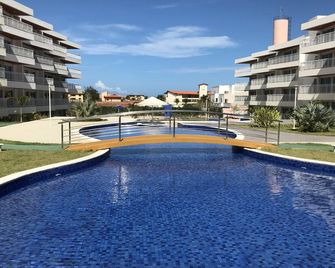 Beautiful luxury apartment, 3 suites, 55' TV, swimming pools, air conditioning, complete, 400m from the beach, cond. - Aquiraz - Pool