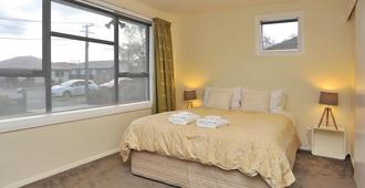 Charlesworth Villa - Christchurch Holiday Homes - Christchurch - Bedroom