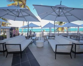 The Tryst Beachfront Hotel - סן חואן - פטיו