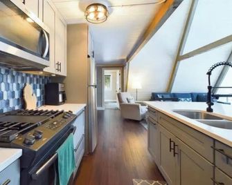 Enjoy The Awesome Outdoor Space On The South Branch Of The Pere Marquette River! - Branch - Kitchen